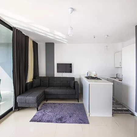Comfy With Shared Pool And Gym In Vilă