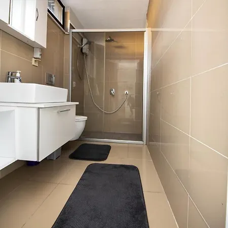 Comfy With Shared Pool And Gym In Milas