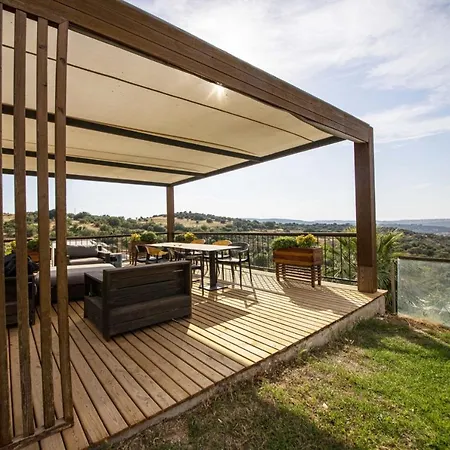 Comfy With Shared Pool And Gym In