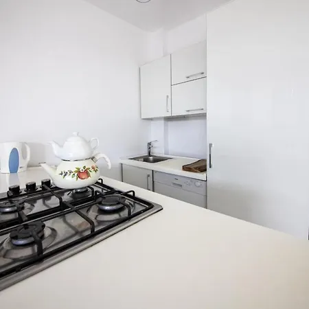 Vilă Comfy With Shared Pool And Gym In