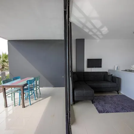 Vilă Comfy With Shared Pool And Gym In
