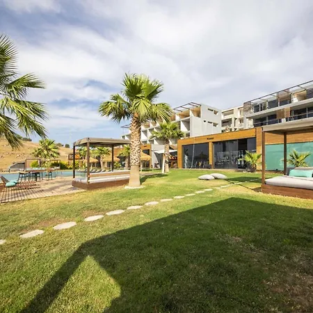 Comfy With Shared Pool And Gym In Villa Milas